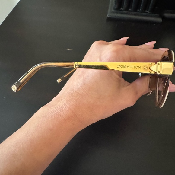 Louis Vuitton Cat Eye Sunglasses - Picture 14 of 16